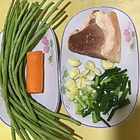 豆角炒肉丝的做法图解1