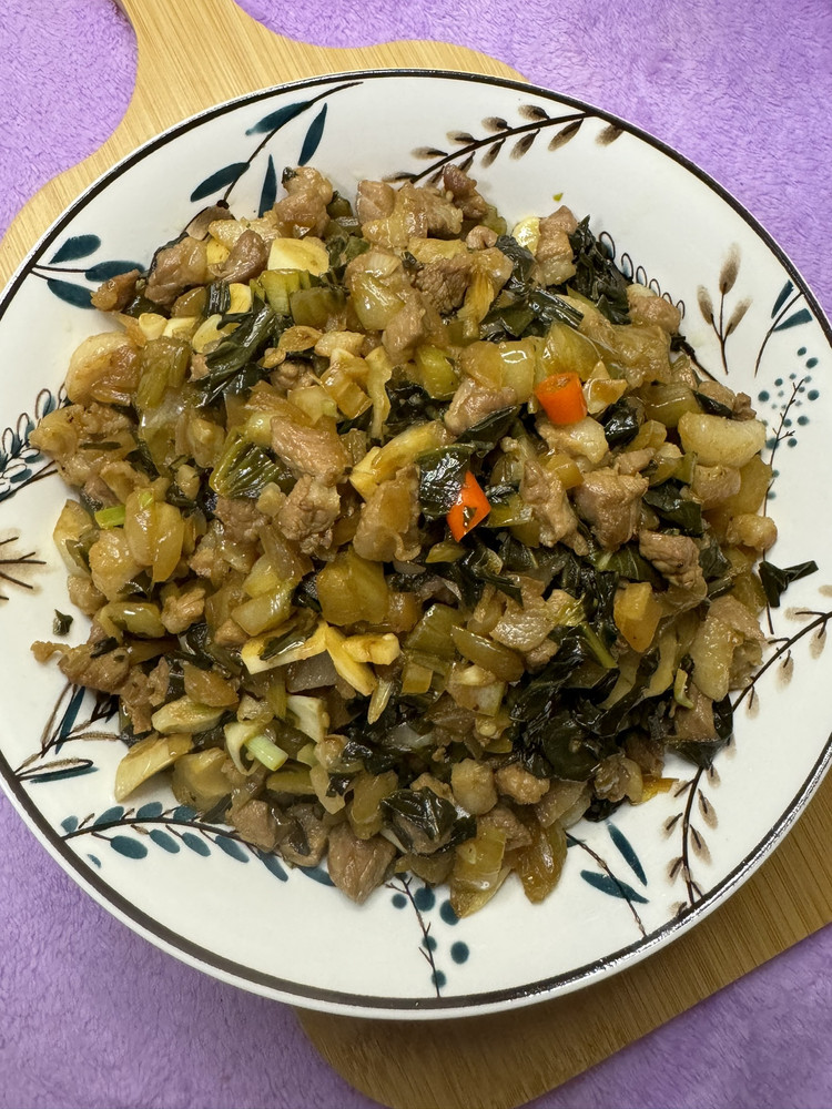 酸菜炒肉丁的做法