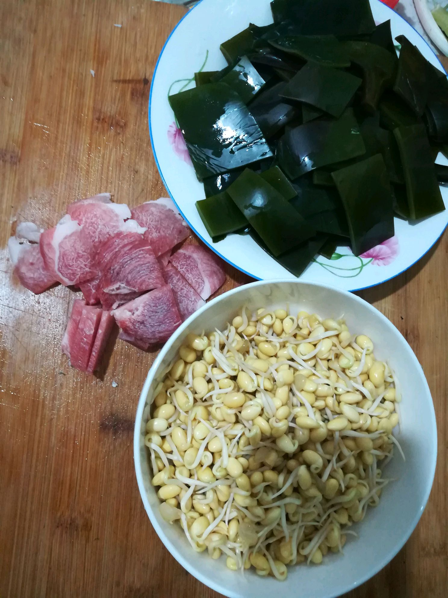 麻辣海带猪皮焖黄豆怎么做_麻辣海带猪皮焖黄豆的做法_豆果美食
