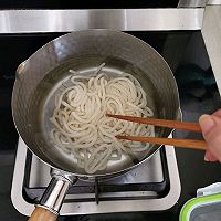 卤牛肉炒乌冬的做法图解1