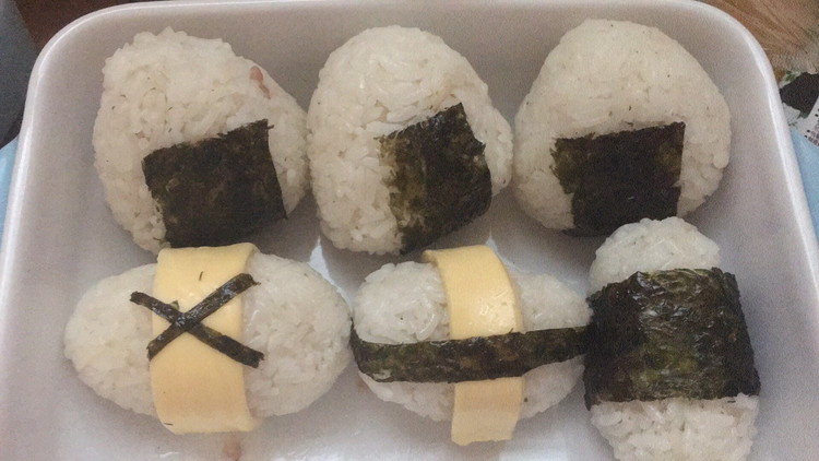 肉馅饭团的做法