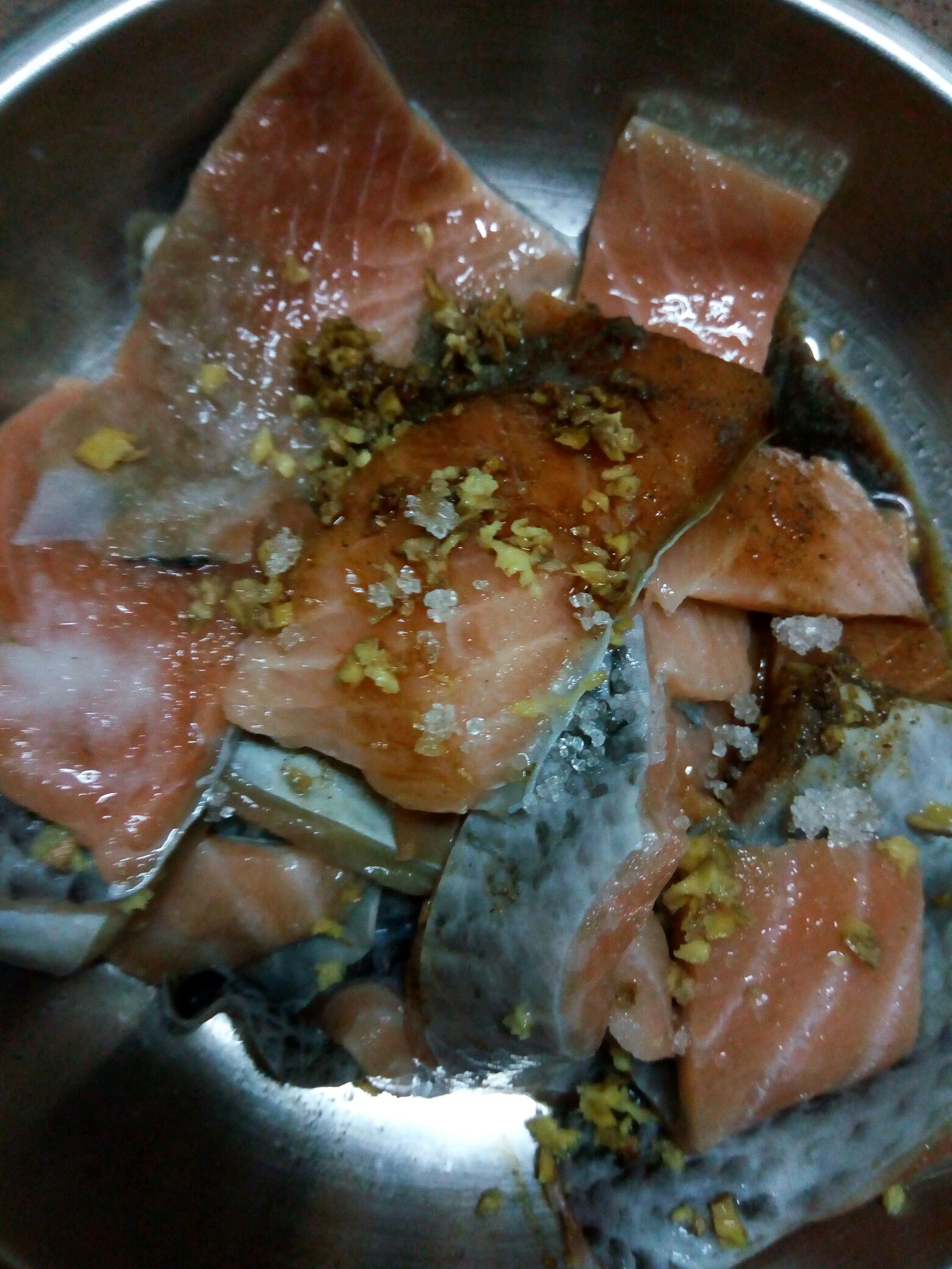 香煎三文鱼头怎么做_香煎三文鱼头的做法_豆果美食