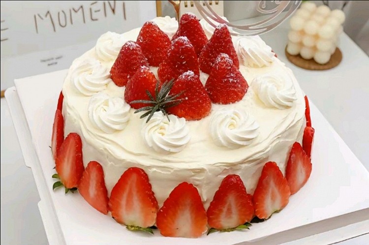 草莓生日蛋糕的做法