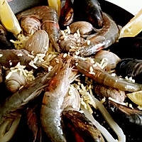 异国美食【西班牙墨鱼汁海鲜饭】的做法图解9