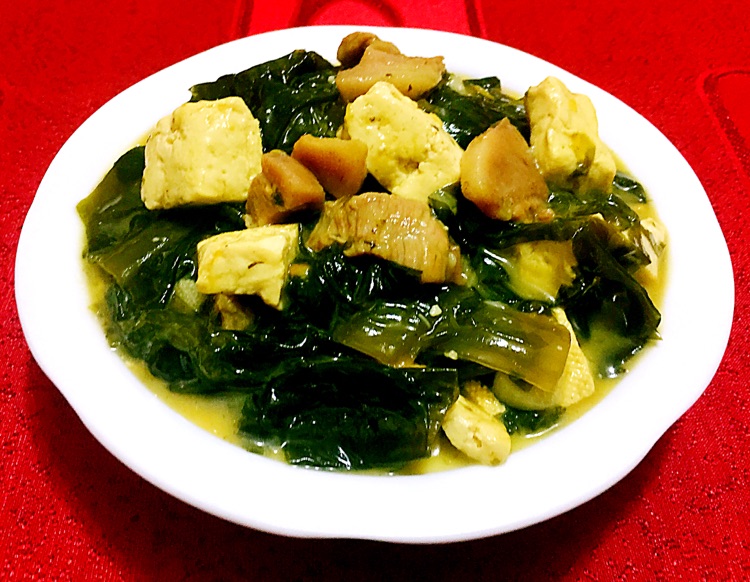 五花肉炖豆腐海带的做法图解13