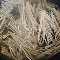 酸菜腐竹鱼头菇的做法图解5