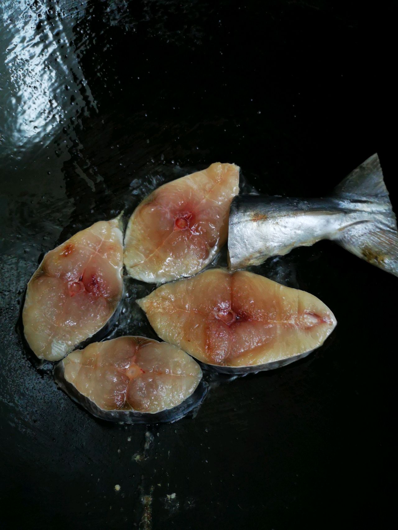 香煎马鲛鱼怎么做_香煎马鲛鱼的做法_豆果美食