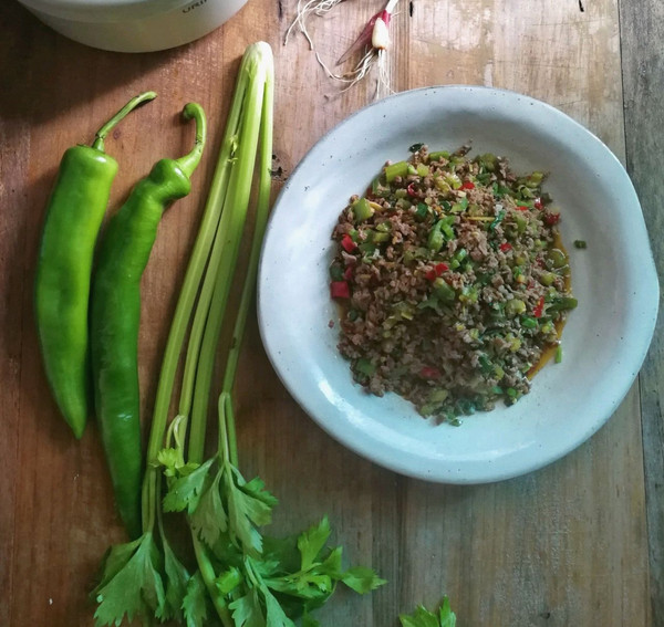 芹菜炒牛肉沫