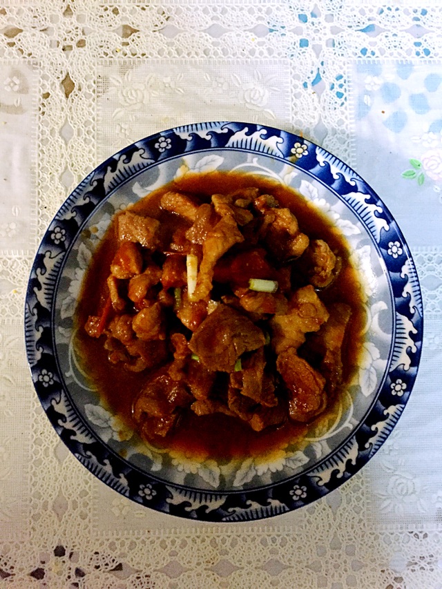 西红柿炒肉（妈妈教我的快手菜）的做法图解1