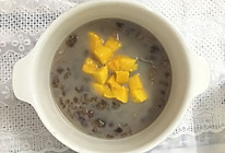 芒果丁椰汁红豆银耳桃胶糖水的做法