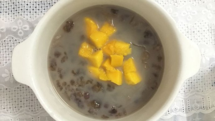 芒果丁椰汁红豆银耳桃胶糖水