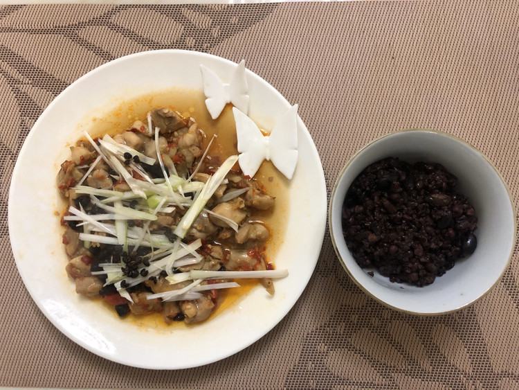剁辣椒豆豉蒸鸡的做法