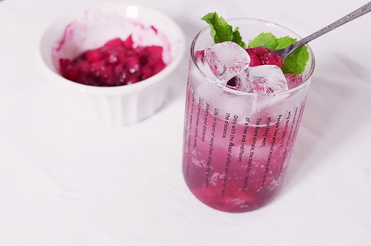 快手冰饮|桃子蓝莓苏打水的做法