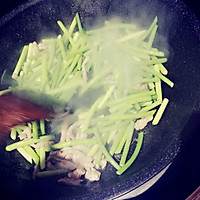 家常蒜苔炒肉丝的做法图解3