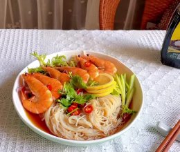 #夏日餐桌降温企划#简单好吃的泰式海鲜凉面的做法