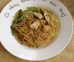 生菜丝鸡肉炒米粉的做法