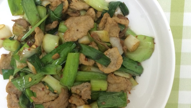 大蒜炒肉的做法