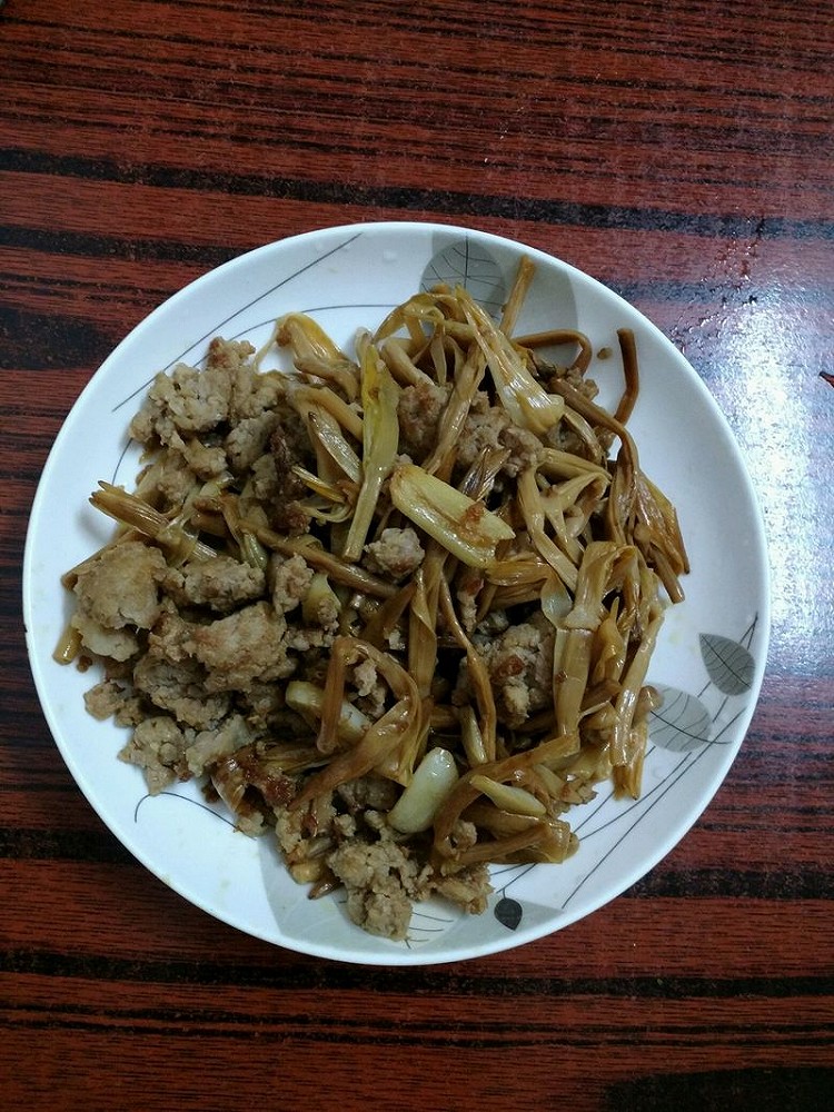 黄花菜炒肉末的做法