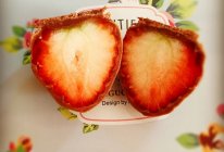 脆巧草莓的做法