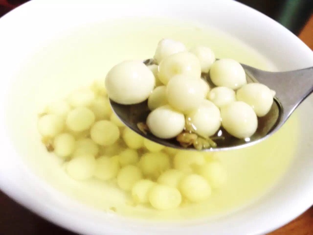 桂花糖水鸡头米的做法图解2