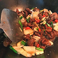 酸菜炒肥肠的做法图解14