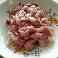 肉丝芹菜炒木耳的做法图解2