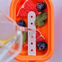 解暑降温新技能，西柚蓝莓薄荷冰棒的做法图解5