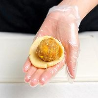 金沙咸蛋黄肉松月饼的做法图解12