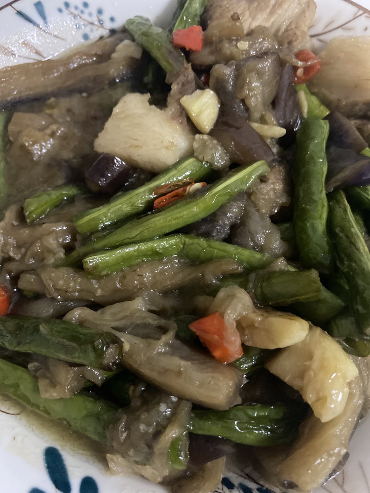 茄子炖豆角的做法