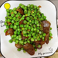 豌豆粒炒腊肠的做法图解9