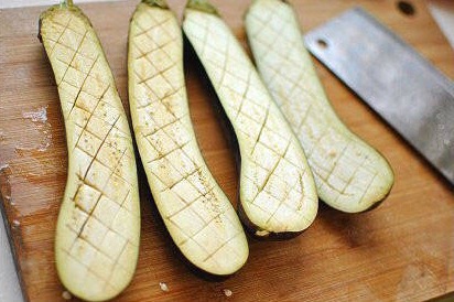 惹味烤茄子的做法图解1