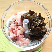 黑木耳芹菜肉饺子的做法图解1
