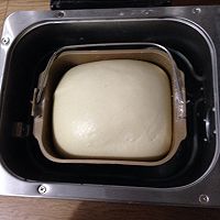 奶香肉松面包的做法图解2
