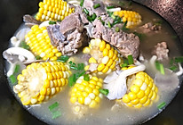 羊肚菌秀珍菇排骨炖玉米的做法