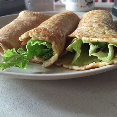 早餐—燕麦鸡蛋饼卷生菜