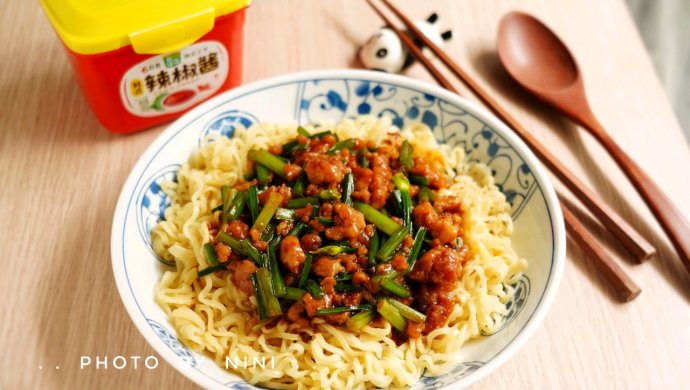 韭菜花肉酱面