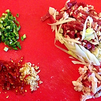 酸菜粉条炒羊肉的做法图解3