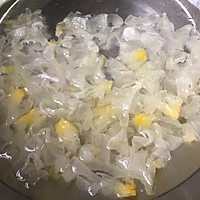 冰糖木瓜雪耳糖水的做法图解1