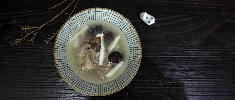 清香甜美的椰子羊肉汤，来自广东省中医院的每日一膳，滋补不燥热的做法