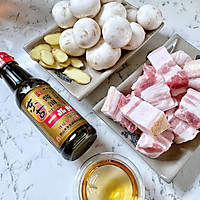 口蘑红烧肉的做法图解1