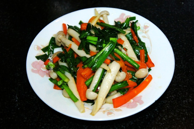 韭菜炒白玉菇的做法