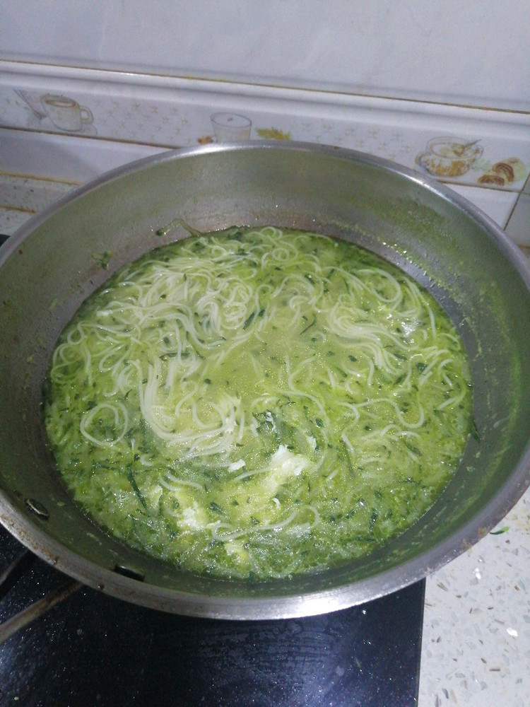 黄瓜热汤面的做法