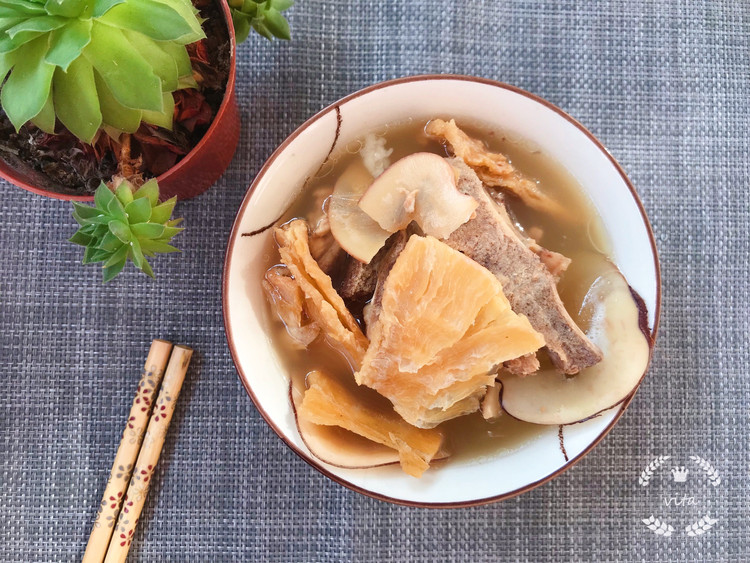 鳄鱼干海底椰煲猪骨-止咳润喉的做法