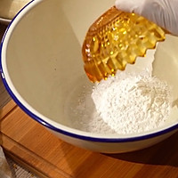 泰国甜品小吃香蕉椰丝饼的做法图解1