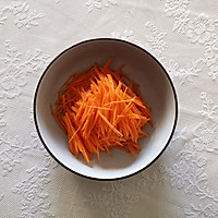 开胃小凉菜丨拌红萝卜丝的做法图解2