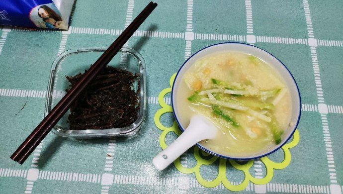小米黄豆萝卜粥