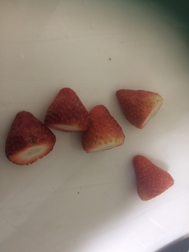 草莓白巧克力慕斯的做法图解1