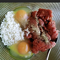 干炸燕麦牛肉丸子的做法图解1