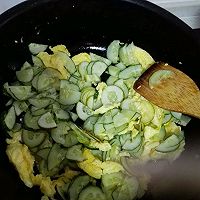 黄瓜炒鸡蛋的做法图解3