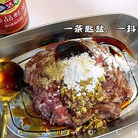 #味达美年味小馆#年夜饭必备 百财聚来（白菜肉卷）的做法图解3